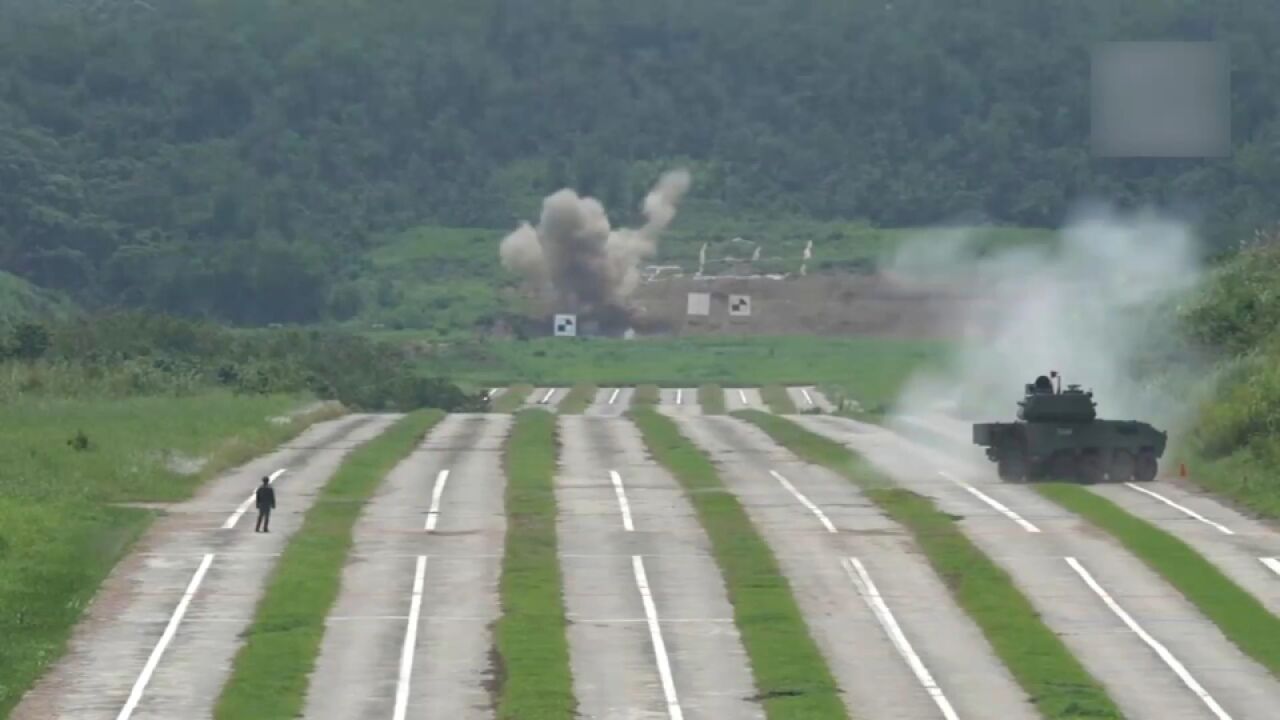 台军测试云豹轮式突击车,性能不差移动靶轻松拿下,主打防守反击