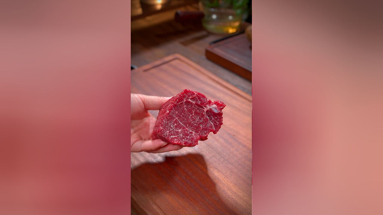 新鲜的牛肉,不用过度腌制,你就简单做成这种黑椒焗牛肉,哇塞,真的超级好吃