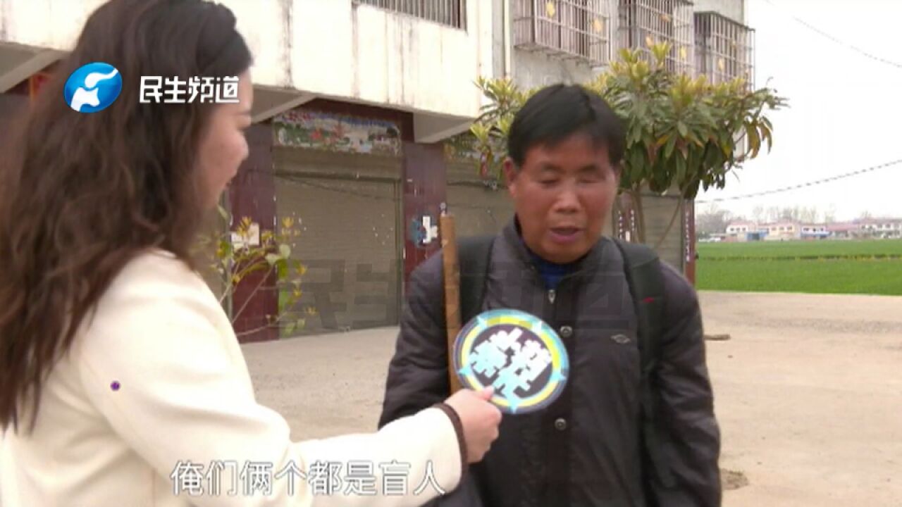 河南周口:盲人出行乘公交,等车乘车时遇到困难,公交公司这样帮扶