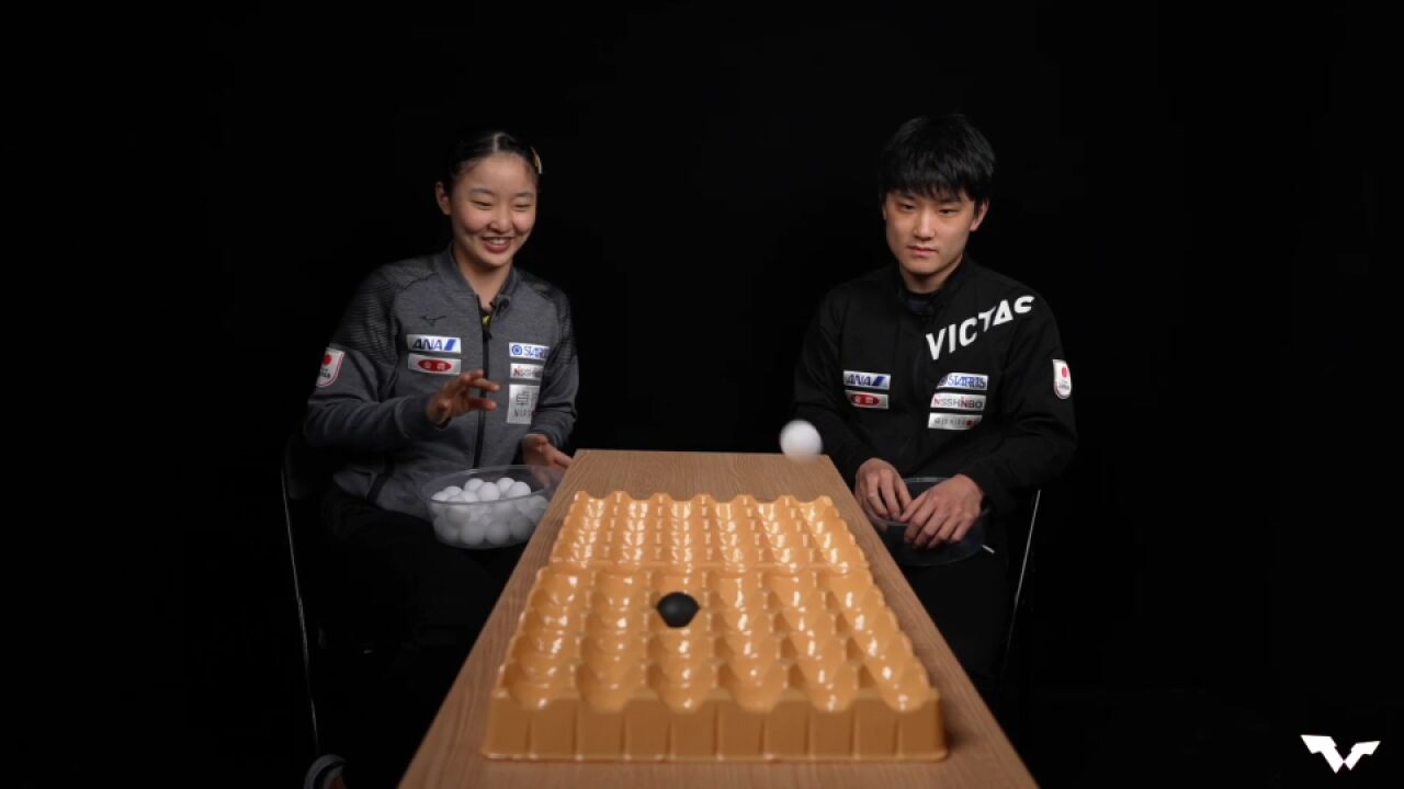 张本智和输妹妹!乒乓五子棋对决:张本美和赢了,大笑+高举双臂