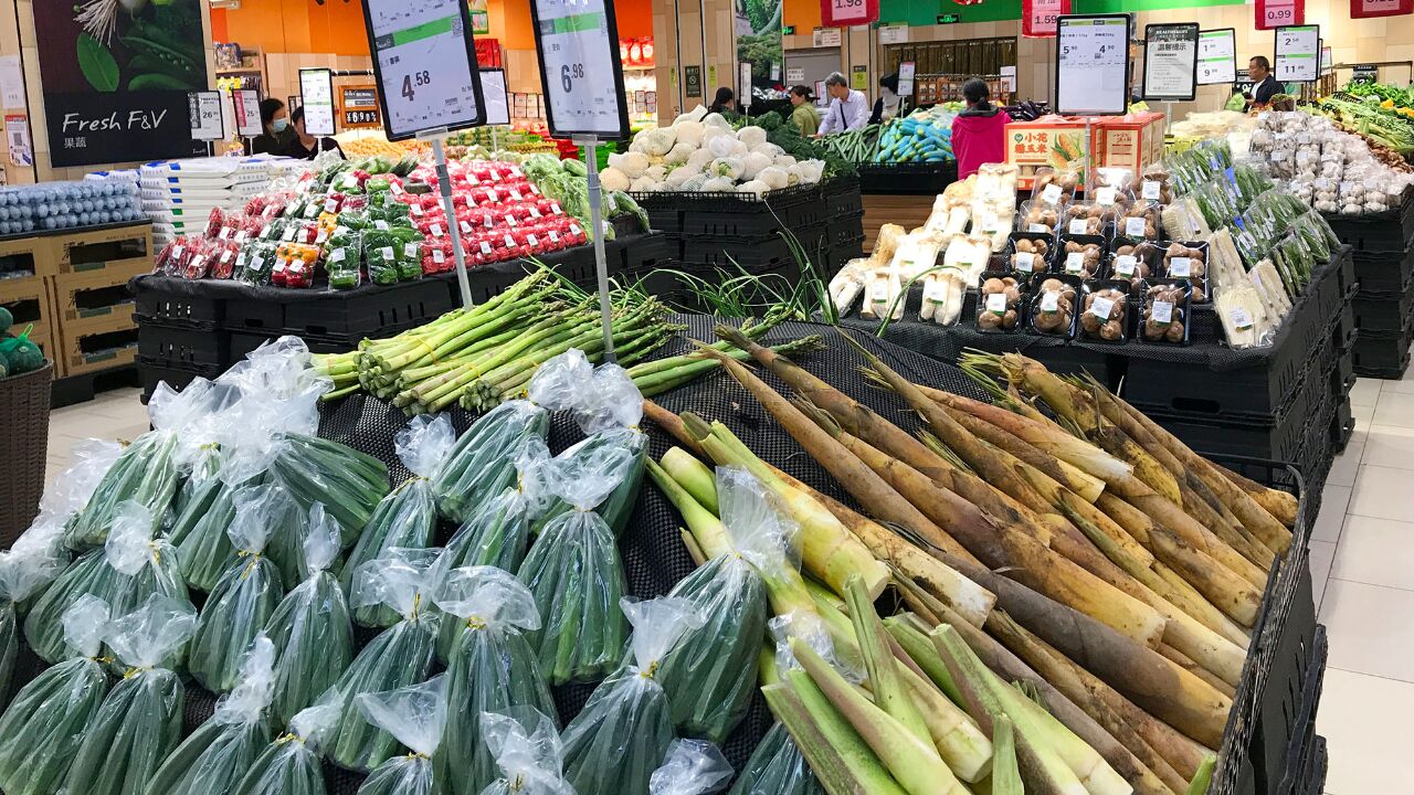 五一假期后西安大超市里的菜价:蔬菜品种多价格平稳,肉蛋很便宜