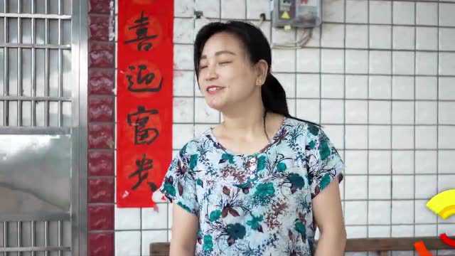 儿媳妇把工资卡上交婆婆保管,买房去拿卡,查到卡里余额她感动了