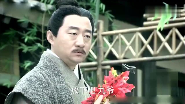 强烈对比:胡歌孤独舞剑帅气忧伤,卫月夫妇甜蜜恩爱!