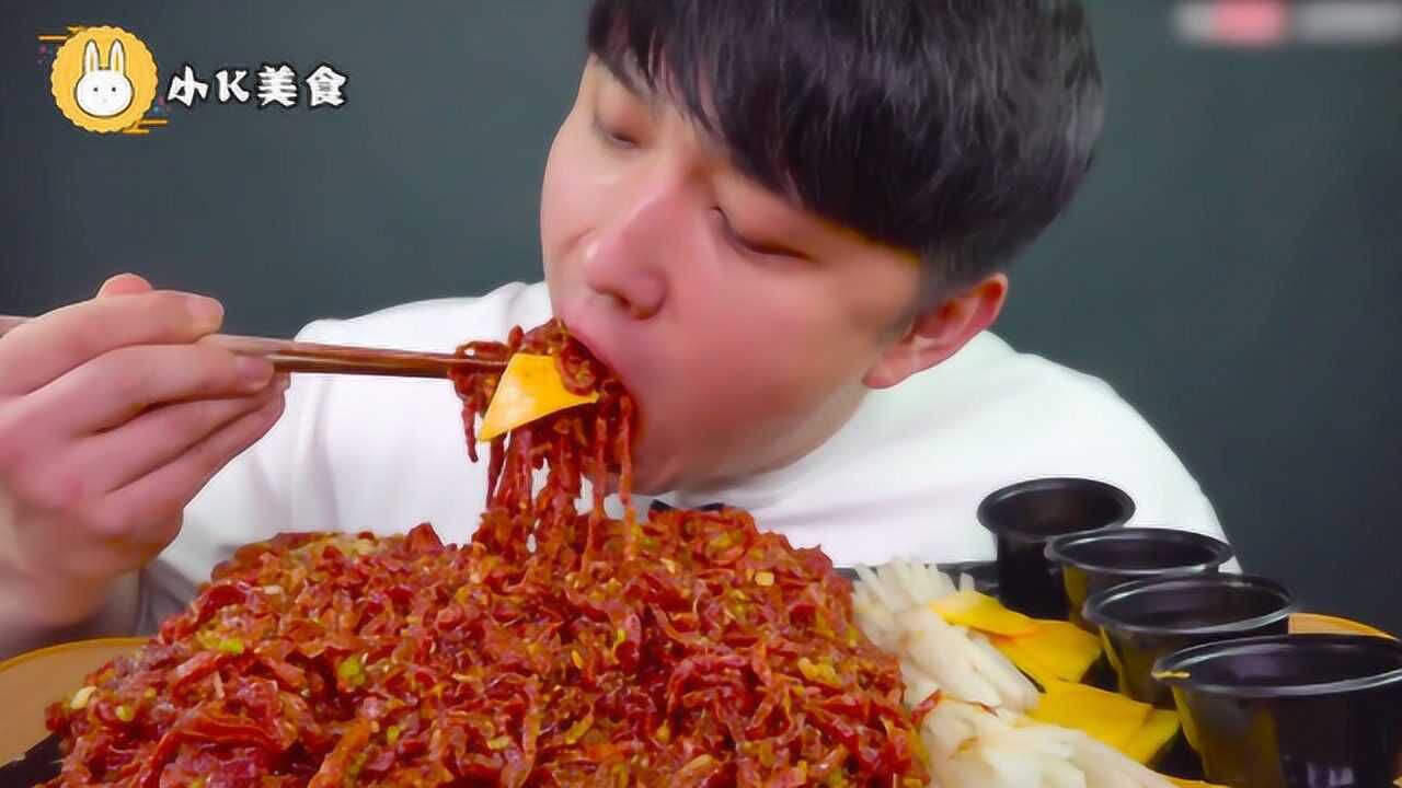 韩国深渊巨口吃播吃生拌牛肉和生鸡蛋网友不怕寄生虫