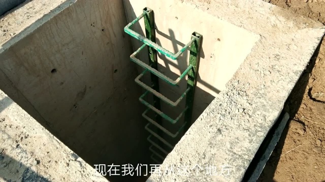 猎奇 在去睢宁高铁站的路上发现了十几米深的地下管廊 看看