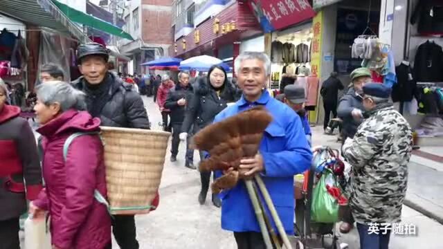 四川达州:清晨来到贵福镇赶场 烘篓这样的老物件你还记得吗