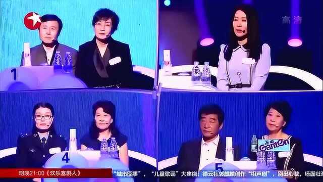 男子的小胡子和眼镜打动了美女妈妈,有些标志看来还是有必要的