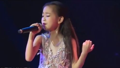 7岁小萝莉翻唱《亲爱的小孩》，开口秒杀原唱，天籁童声简直无敌