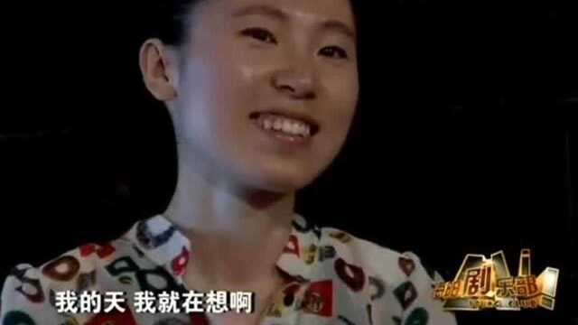 海阳剧乐部:竟有美女给海阳偷偷塞纸条!原来是整容小广告