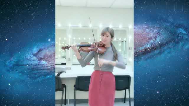 小提琴古典乐曲,日本小姐姐演奏巴赫名曲,这熟练度定格了吧?