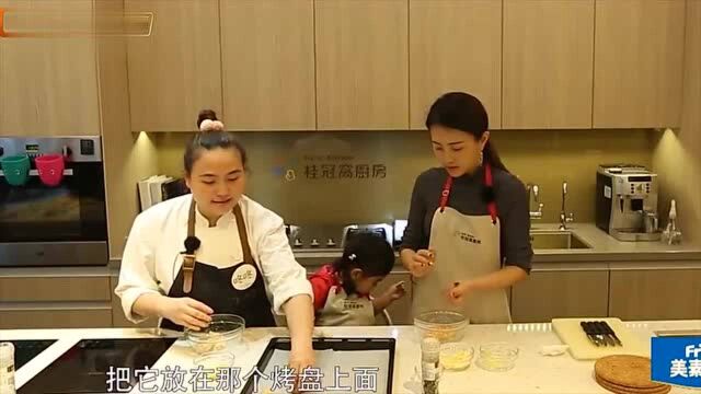 包文婧:不要碰我画的香奈儿标志,饺子:妈妈又想买包了