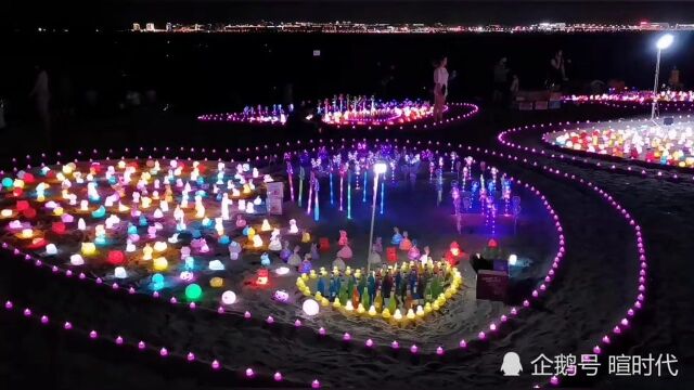 厦门环岛路沙滩摆出心花怒放造型,生意营销做出新高度,赞!