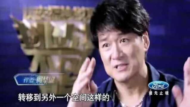 这就是“无骨女”吧!居然能逆折身体通过通道,看着太渗人了