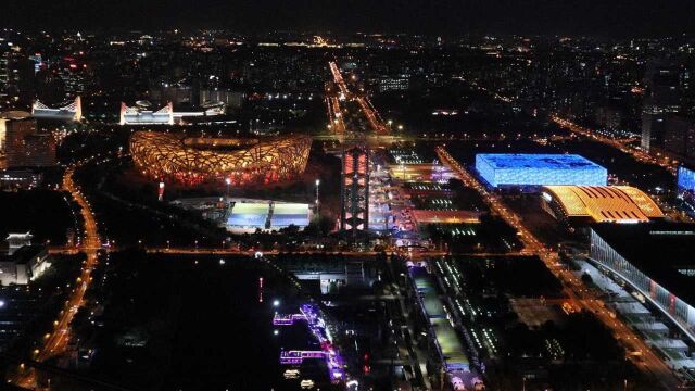 秋高气爽登高塔,北京中轴线夜色让人流连忘返