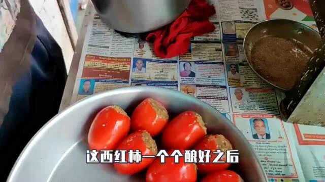 小伙街头卖“独特”小吃火爆网络,10块钱1份,食客都说好吃不贵!