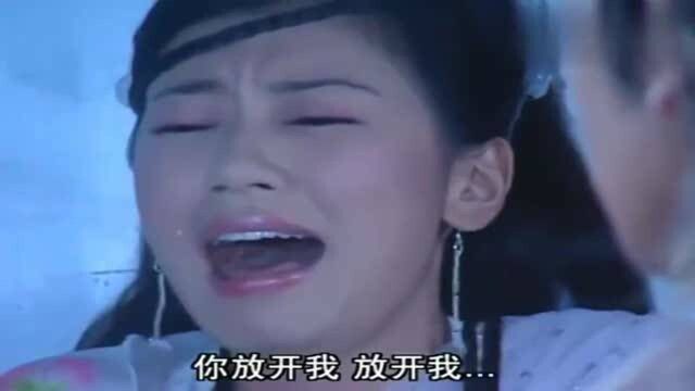 倚天屠龙记:赵敏惹怒张无忌,张无忌挠人家姑娘的脚心,赵敏的反应也太可爱了