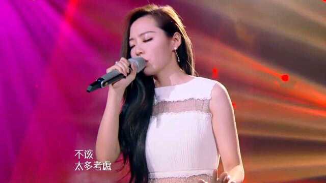 张靓颖深情演绎一首《离歌》完美唱功,震撼全场!