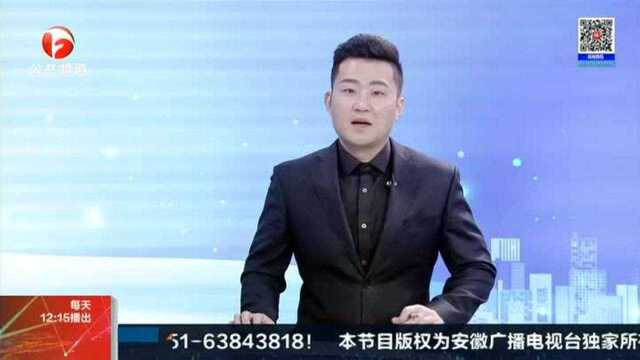 淮北:地摊上买戒指 大学男生手被卡