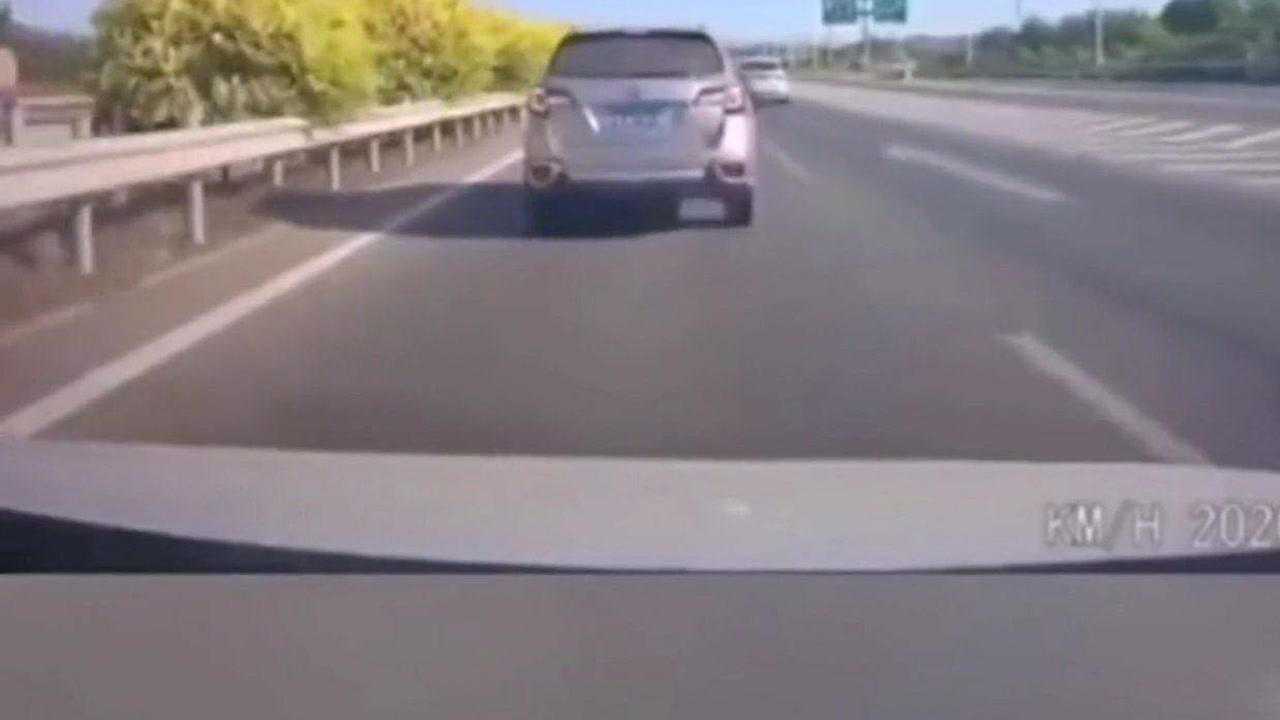 高速路上开车千万要小心