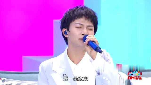 周深演唱歌曲《我是你的谁》,现场太有感染力了!