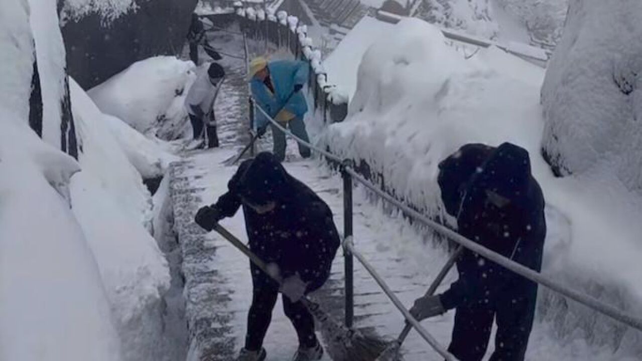 景区紧急公告!黄山大雪多人摔倒,官方提醒:做好安全防范