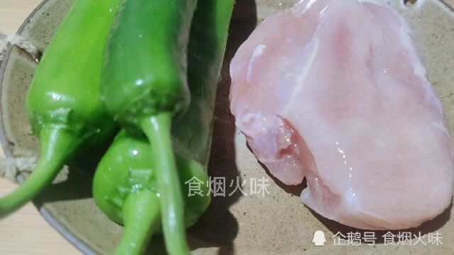 青椒和鸡肉这样做真好吃,不用炒不用炸,高营养又减脂,还特下饭