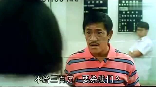 拾荒大爷去银行存款,全是小额的零钱,柜台都嫌麻烦!