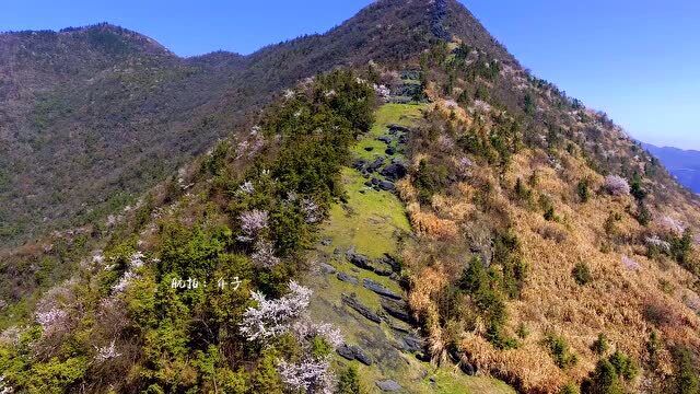 航拍湖北名山通城黄袍山