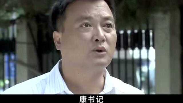 正午阳光:被辞干部到政府闹事,领导不敢作为,新任书记强悍出马