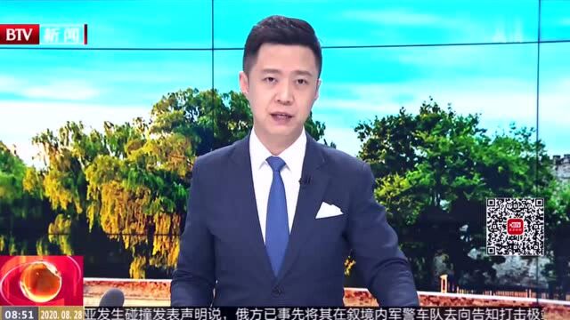 广东肇庆:司机大意误操作 货车被卡龙门架丨北京台