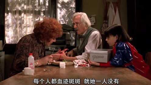 魔鬼银爪-1:老人意外发现一个宝贝,结果按到了开关被弄伤,第二天却年轻了许多