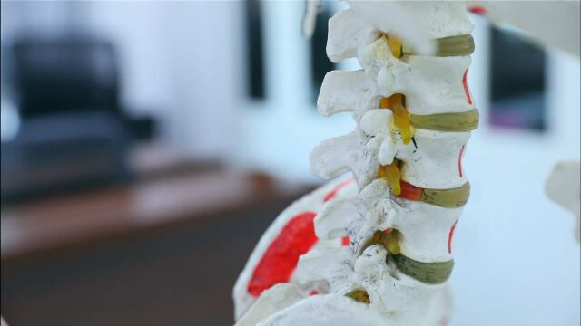 腰椎间盘突出,椎间孔镜微创治疗如何?这4个好处值得了解