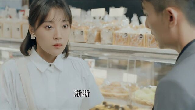 青春须早为:前夫带新女友逛街,看到今非昔比的前妻,瞬间后悔了