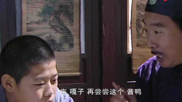 嘎子没钱吃饭,骗掌柜说他大哥是罗金保,掌柜立马好吃好喝伺候