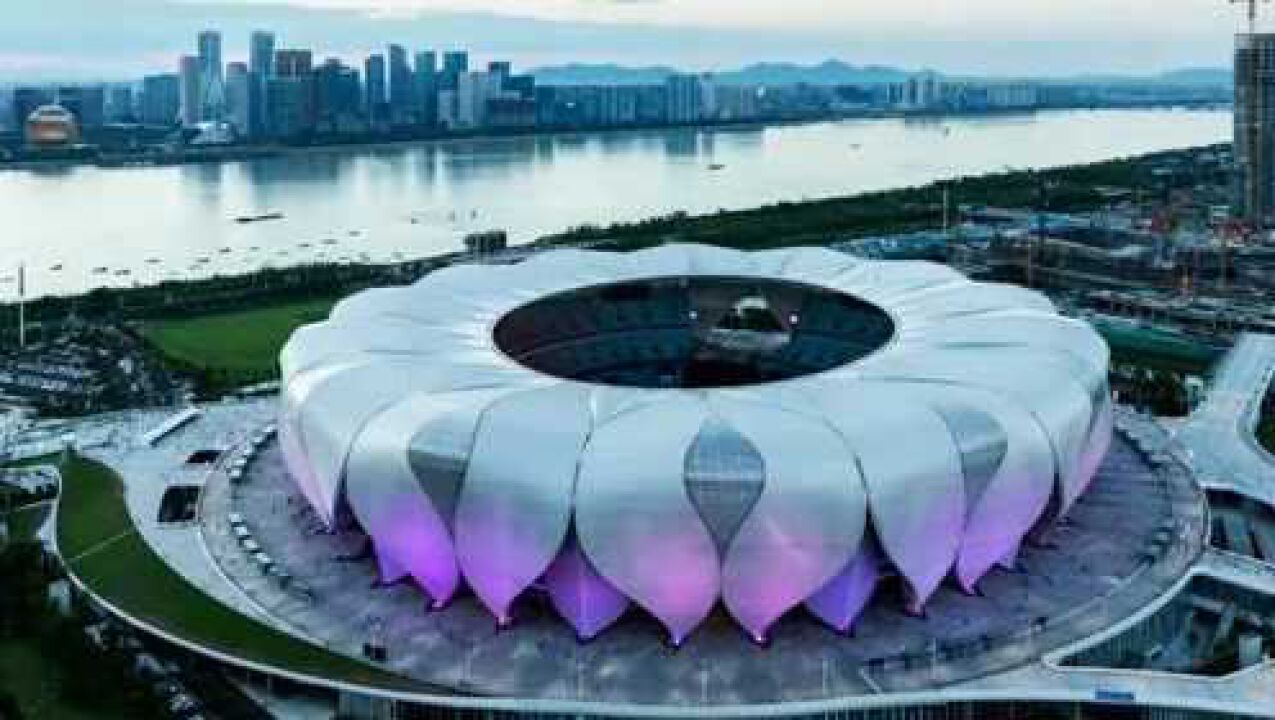 2022年杭州亚运会主会场,“大莲花”亮灯瞬间太美了!_腾讯视频