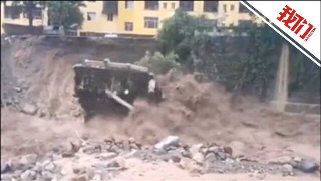 重庆忠县暴雨致多条河流水位暴涨:洪水漫过道路 大树被冲倒卷入洪流