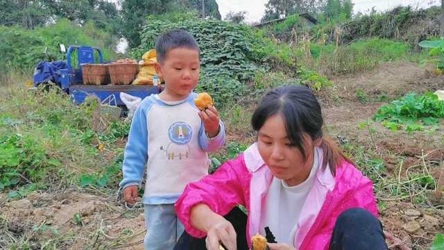 爸爸的童年无非就是烤地瓜,干农活!我回味童年的时候,老爹也回味一次!