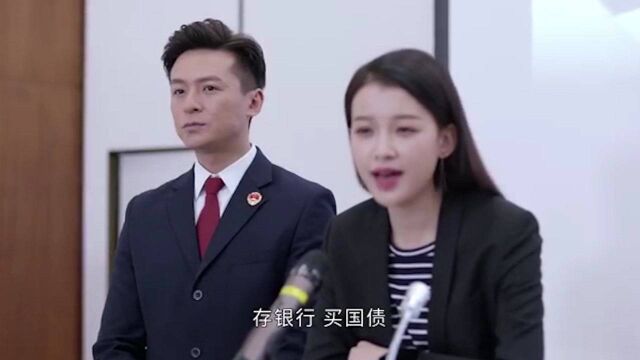 姜文静在社区普法,以反串骗子的形式,给居民们上了生动又深刻的一堂课