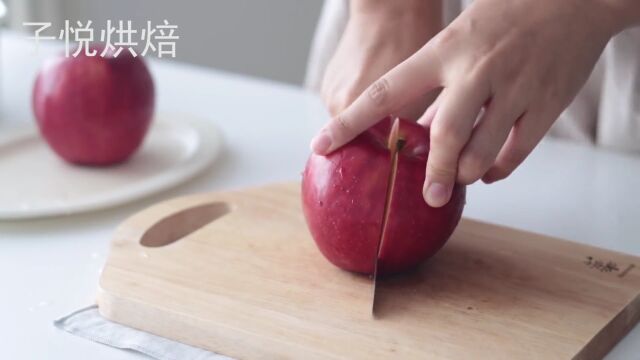 用苹果来做一个免烤苹果芝士蛋糕,学起来吧