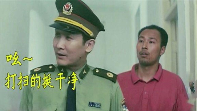 国产喜剧片小偷多次潜入住户家,什么也不偷,只给住户打扫卫生