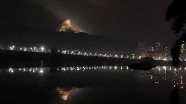 夜骑湟川绕巾峰,峰回路转揽清风.风物长宜放眼量,量如江海寄余生.