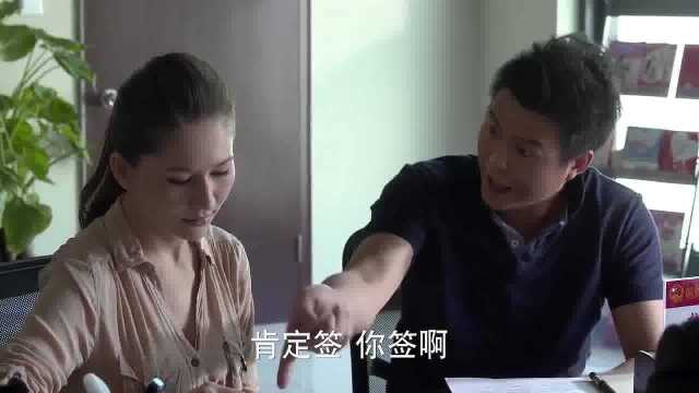 小两口离婚,离婚协议上签英文,工作人员都爆英文了