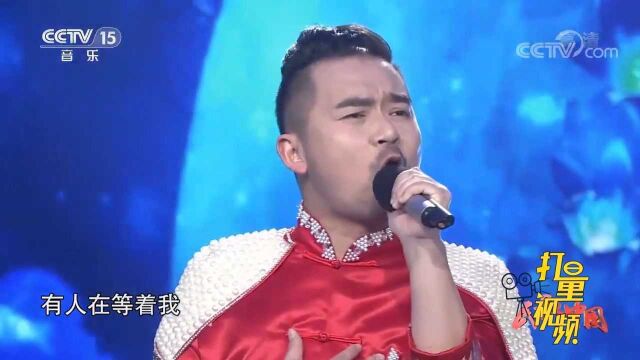 山水组合演唱歌曲《月亮哥哥》,曲调欢快,歌声惊艳