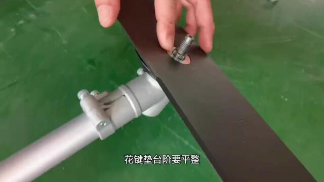 锐尔侧挂式割草机安装(展示的配件与细节可能不同,但安装原理一样)