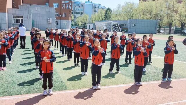 大庆第一中学附属第一小学二年组手指舞