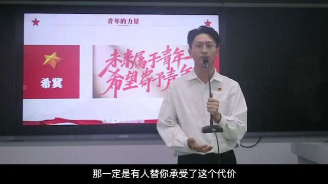 广州华立科技职业学院+何伟 《英雄无言 岁月有声》