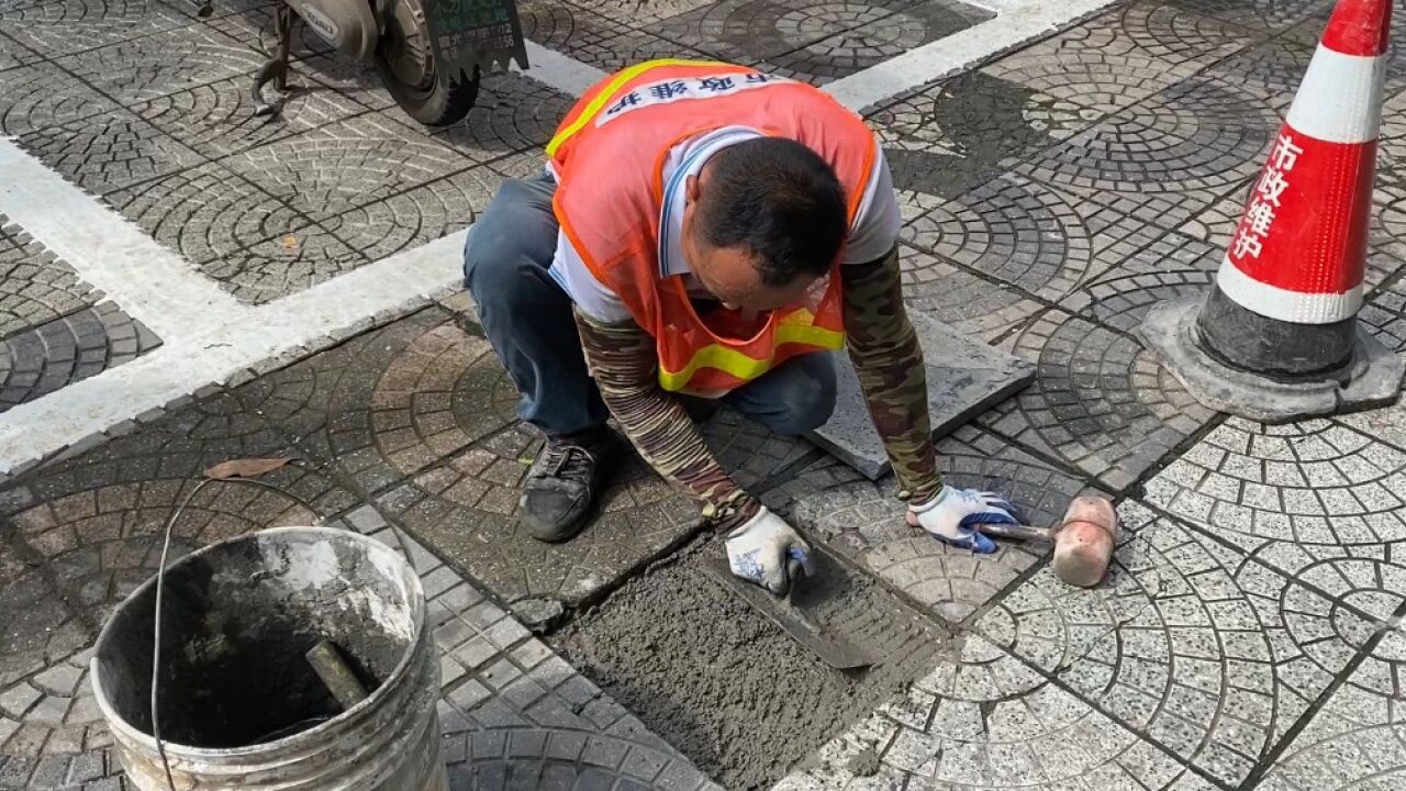 红视频ⷧœ‹湘潭丨湘潭市政维护处对全市破损道路进行修复