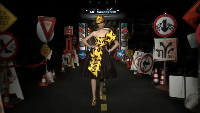 意大利品牌Moschino(茉思奇诺)2016年SS时装秀