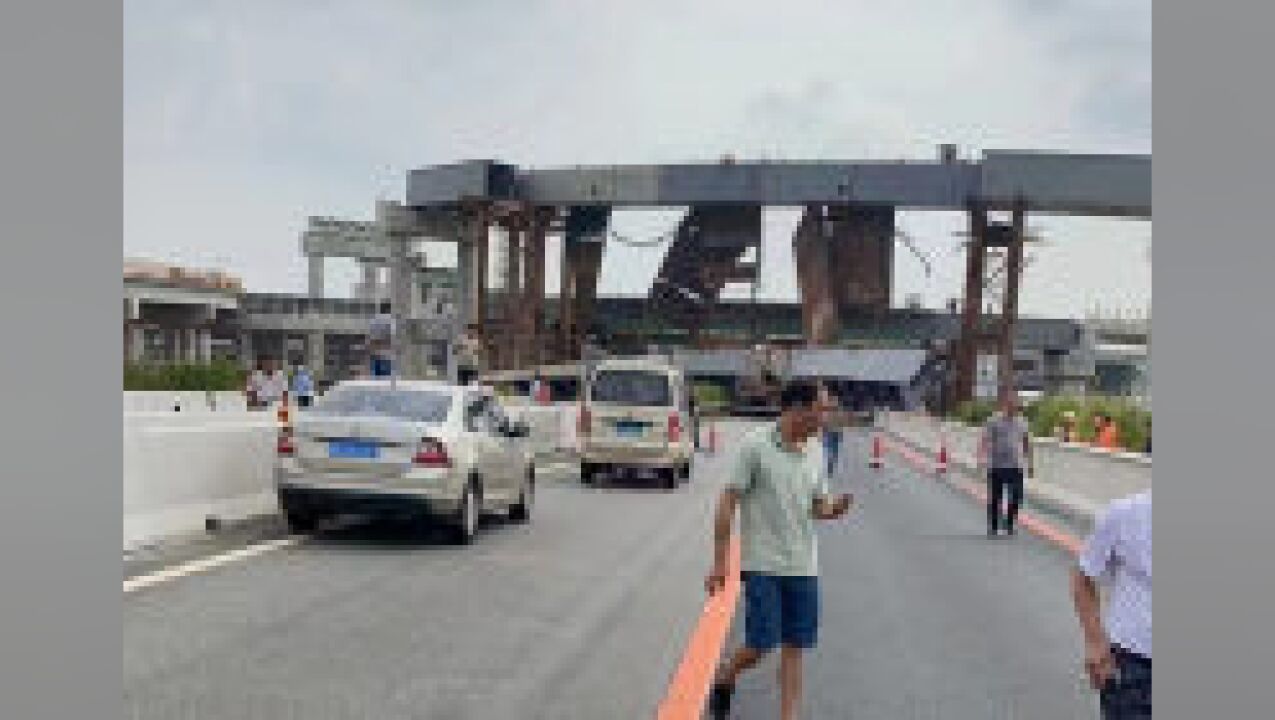 广东中山在建高架桥钢箱梁掉落砸中货车,1人受伤送医