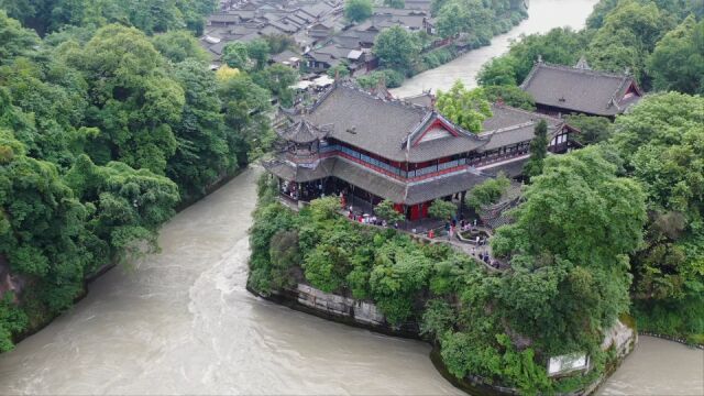 航拍成都都江堰,历经两千多年的水利工程仍在使用